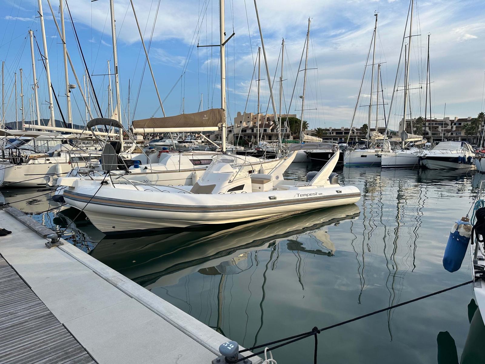 Capelli Tempest 1000 à la marina